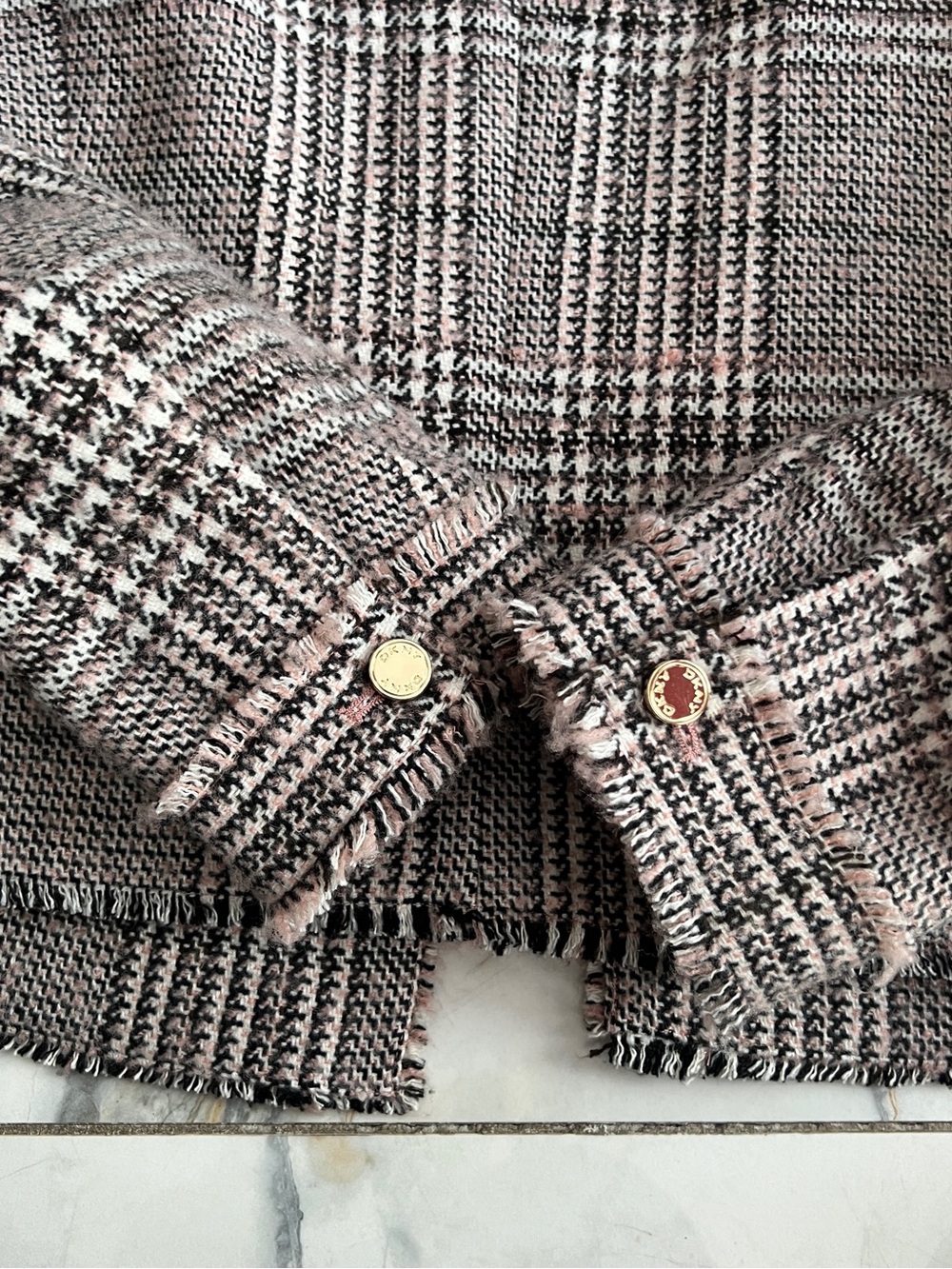 DKNY Pink and Black Plaid Tweed Blazer with Puff Sleeves size 8 - Picture 6 of 9